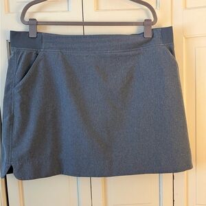 32 Degrees Cool Medium Gray skort.  2 side pockets and small vents on each side